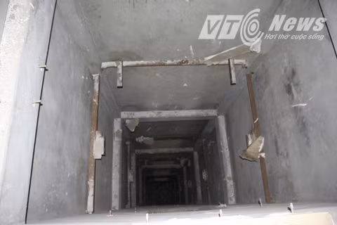 Ngoài ra, nếu được hoàn thiện tòa nhà còn có hệ thống thang máy hiện đại. Ảnh: VTC News.