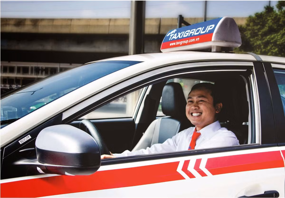 Rất ít tài xế taxi nghỉ ngơi trong những ngày Tết. Vì đây là thời điểm để họ nhận những chuyến đi xa tăng thêm thu nhập. Ảnh: taxigroup.net.