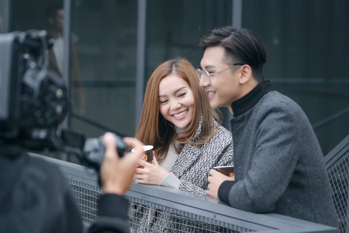 Giai điệu ngọt ngào, tình cảm của ca khúc "Tìm một người như thế" do Phạm Hải Âu sáng tác đã được thể hiện thành công qua giọng ca đẹp của Ngọc Anh.