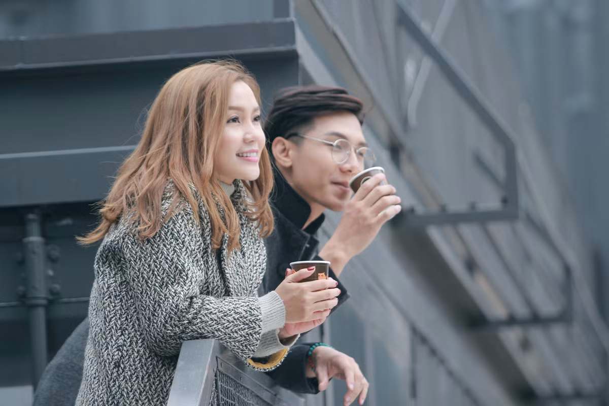  Đóng cặp với Ngọc Anh là nam diễn viên trẻ, điển trai. Cả hai có nhiều cảnh quay lãng mạn như phim Hàn.