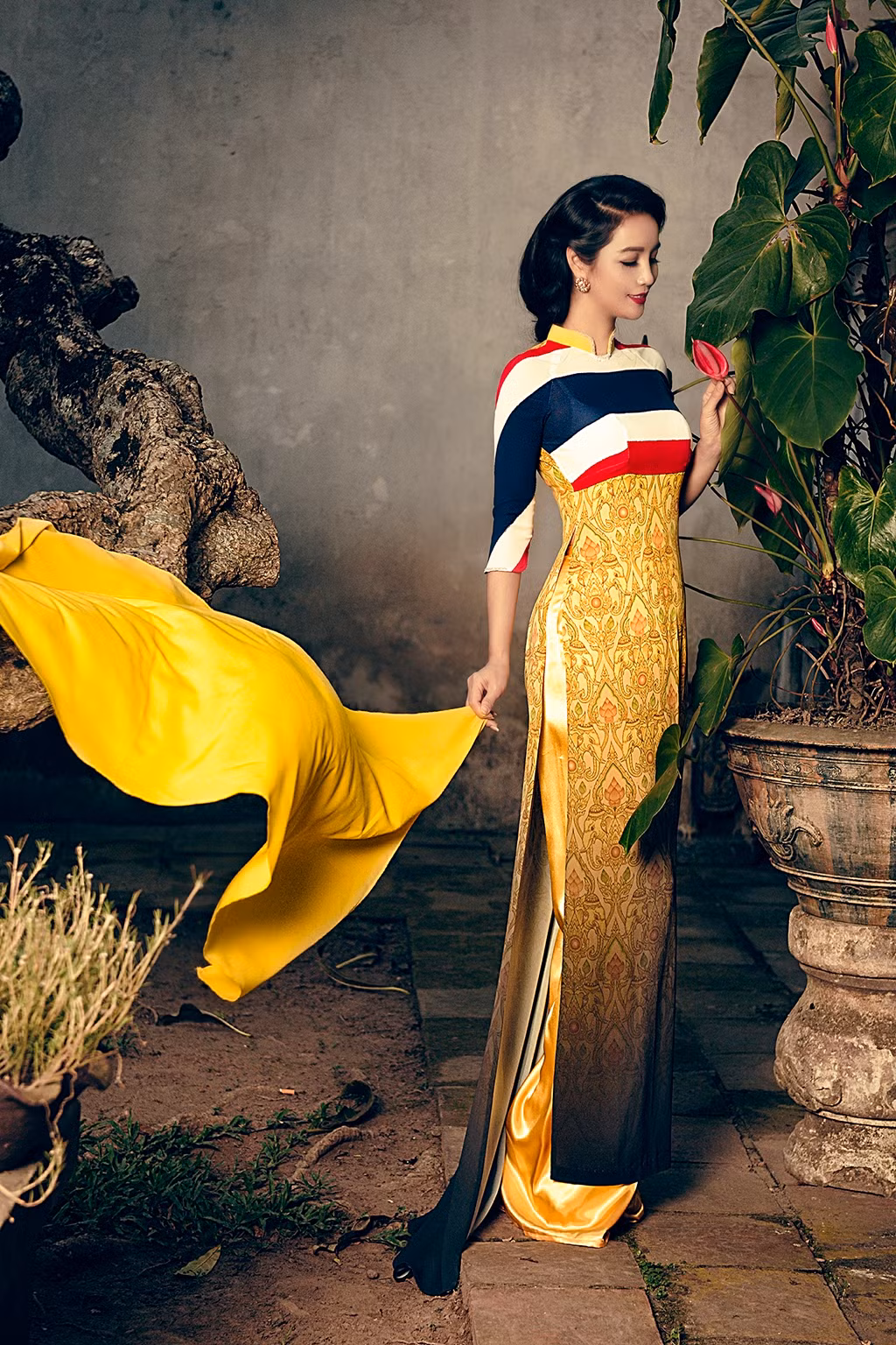 Bộ ảnh áo dài của Mai Thu Huyền được thực hiện tại địa danh văn hóa của thủ đô Hà Nội.