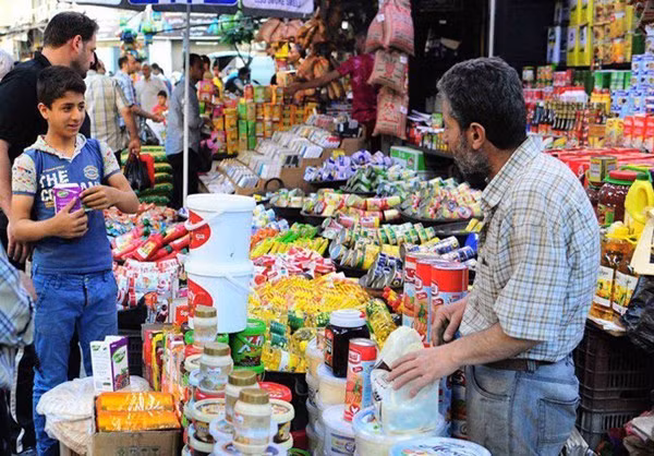 Nhu cầu mua sắm của người dân tăng mạnh trong tháng Ramadan. Ảnh: FNA.