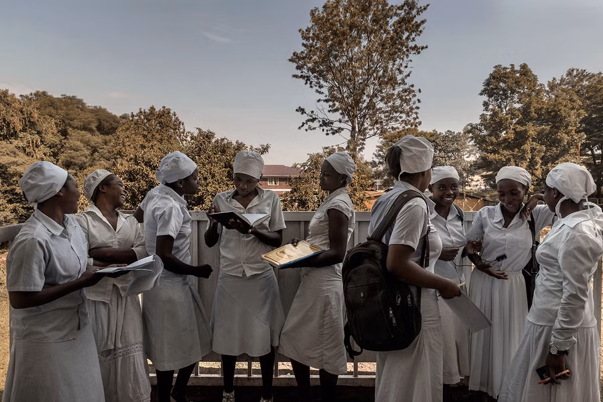 Các nữ y tá thực tập tại bệnh viện Panzi, Bukavu. Được biết, bệnh viện này đã trở thành một trung tâm đóng vai trò quan trọng đối với những phụ nữ bị lạm dụng tình dục,…