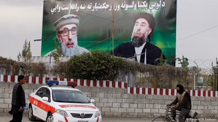 Được biết, lãnh đạo các đảng, phong trào khác ở Afghanistan cũng tìm cách gây ảnh hưởng trong nước. Vào tháng 5/2016, lãnh tụ đảng Hồi giáo Hezb-e-Islami Gulbuddin Hekmatyar đã trở về Kabul sau 20 năm sống lưu vong để đóng "vai trò tích cực" trong chính trường Afghanistan. Ảnh: DW.