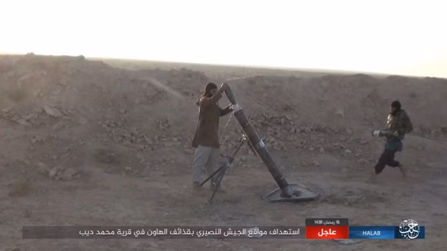 Anh: IS tan cong du doi, chiem vu khi cua quan doi Syria-Hinh-2