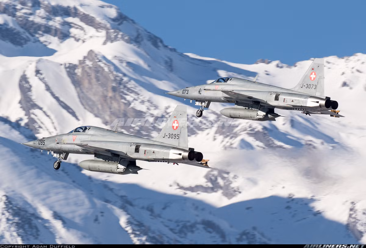 Nói thêm về khả năng của tiêm kích F-5 mà điển hình là phiên bản F-5E (ta thu giữ và sử dụng được khoảng 20 chiếc), tuy không được chính Không quân Mỹ sử dụng, thế nhưng F-5E sở hữu sức mạnh đáng gờm mà chính Liên Xô cũng phải thừa nhận. Nguồn ảnh: Airlines.net