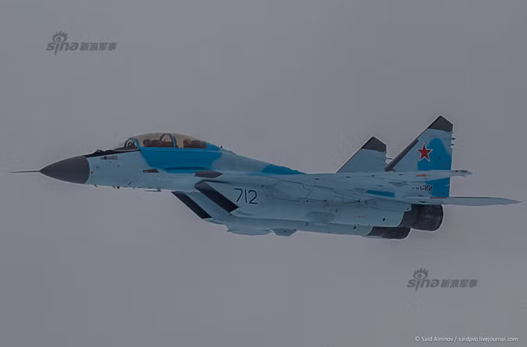 Theo một số nguồn tin, với RD-33MK, MiG-35 có thể đạt vận tốc leo cao đến 330m/s, nhanh hơn hẳn các tiêm kích thế hệ 4 của phương Tây. Nguồn ảnh: Sina
