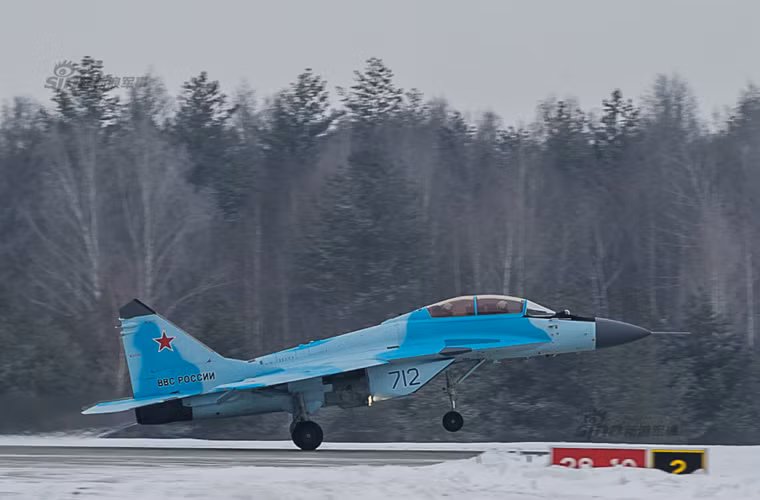 "MiG-35 có thể đạt tầm bay cực đại đến 3.500km", Tư lệnh Không quân Nga tướng Viktor Bondarev cho hay. Nguồn ảnh: Sina