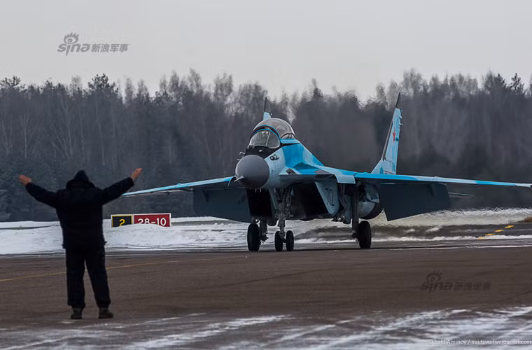 Máy bay MiG-35 dài 17,3m, cao 4,7m, sải cánh 12m, trọng lượng rỗng 11 tấn, trọng lượng cất cánh tối đa 29,7 tấn. Nguồn ảnh: Sina