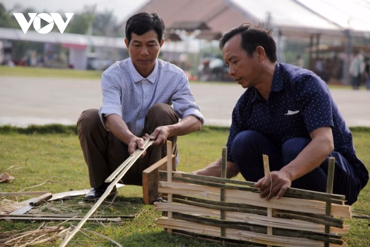 Tại không gian văn hóa các dân tộc Lai Châu, người dân được tái hiện lại các hoạt động trong đời sống sinh hoạt hàng ngày.
