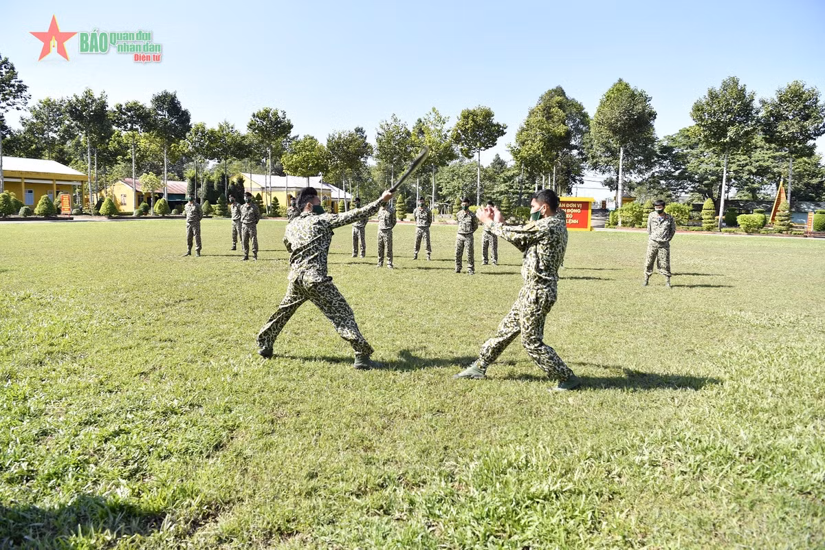 Võ thuật giúp rèn luyện sức khỏe, lòng can đảm và tạo kỹ năng đánh bắt, tiêu diệt địch khi cận chiến.