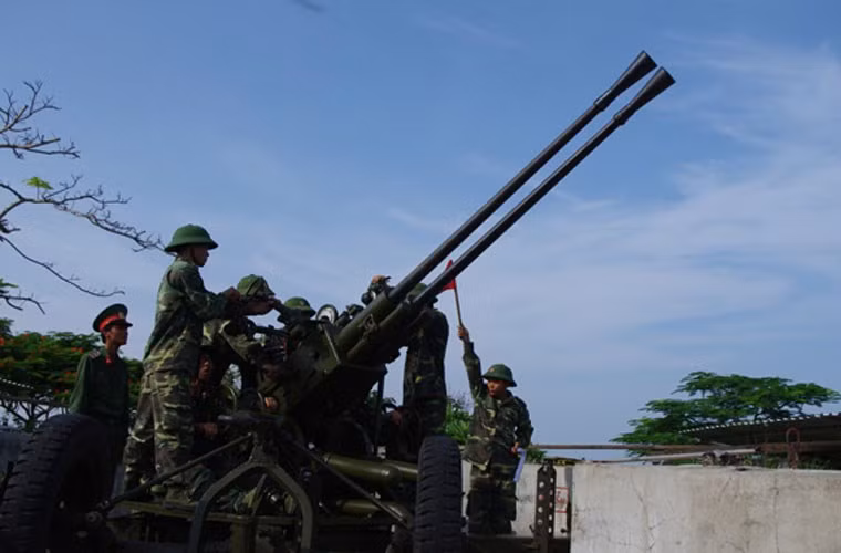Loại pháo mà Việt Nam đang sử dụng thuộc kiểu Type 65 (hay còn gọi là K-65) do Trung Quốc sản xuất dựa theo mẫu pháo M1939 37mm (ta cũng được viện trợ từ kháng chiến chống Pháp) do Liên Xô thiết kế, chế tạo. K-65 có kết cấu hai nòng pháo 37mm (vì thế quân đội ta gọi là hệ thống pháo 37mm-2N) thay vì một nòng pháo như mẫu nguyên bản.