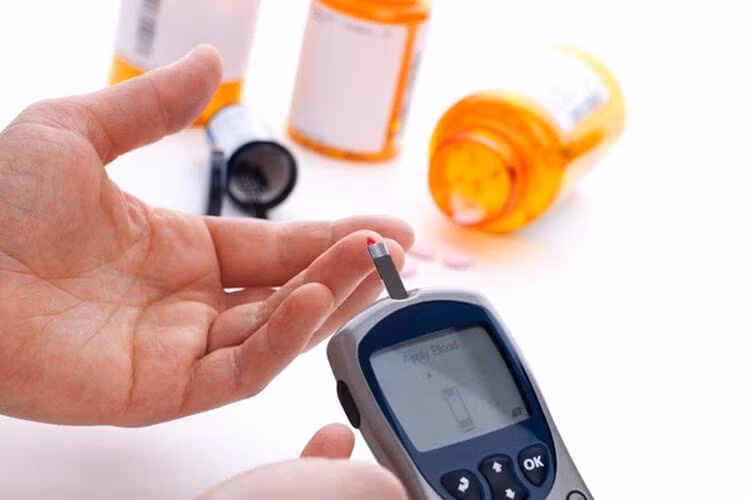 Bên cạnh đó, một biện pháp bổ trợ quan trọng nhất để hạ huyết áp là lựa chọn chế độ ăn uống hợp lý. Dưới đây là ba loại thực phẩm có thể khiến huyết áp dao động mà người bị cao huyết áp nên hạn chế ăn: Ảnh: 39Health.