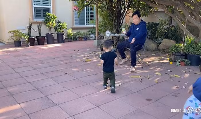 Quang Lê choáng ngợp trước sự sang trọng trong biệt thự của Lệ Quyên - Hình 9 Quang Le choang ngop truoc su sang trong trong biet thu cua Le Quyen-Hinh-9