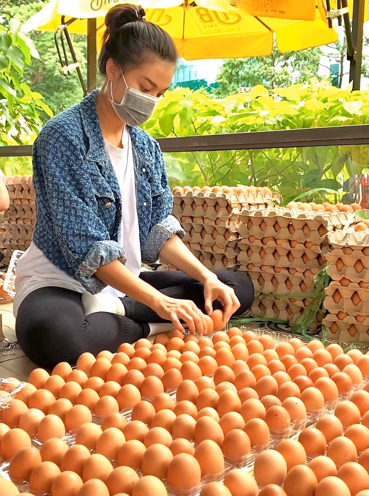 Thời gian gần đây, Á hậu Kim Duyên năng nổ tham gia các hoạt động thiện nguyện đặc biệt là trong mùa dịch.