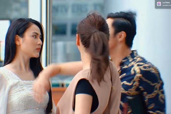 Màn dạy dỗ gái hư "Hương vị tình thân" phá kỷ lục lượt xem Man day do gai hu