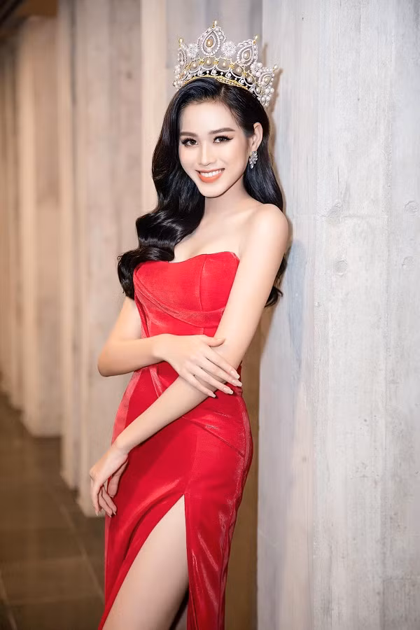 Trước đó, Đỗ Thị Hà được fanpage Miss World cũng như chuyên trang sắc đẹp Missosology chúc mừng vì chiến thắng tại Hoa Hậu Việt Nam 2020.