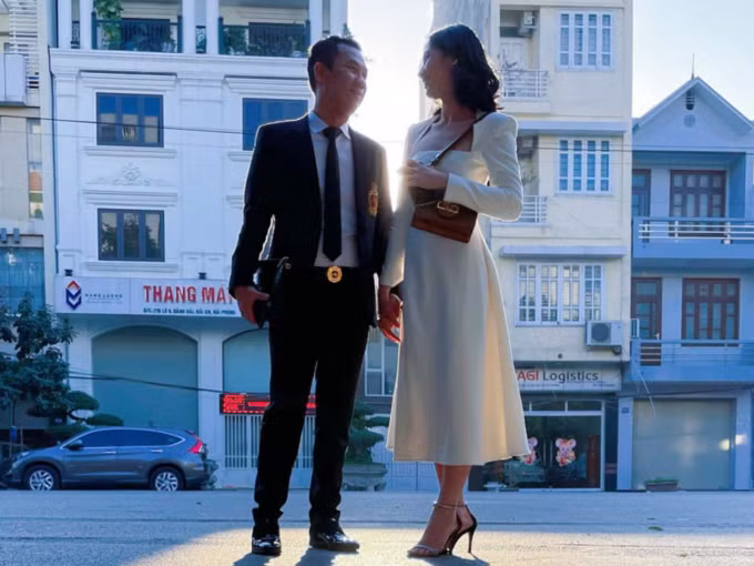 Loạt ảnh tình tứ của Đức Huy và Cẩm Đan khiến nhiều người tin họ là một cặp.