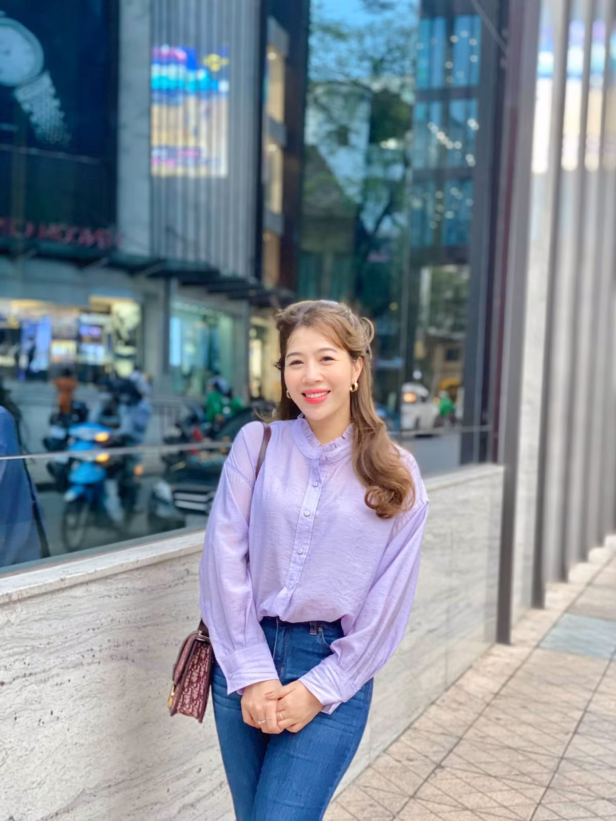 Hiện tại, trước thông tin ngừng dẫn "Đường lên đỉnh Olympia", Diệp Chi chưa đưa ra phản hồi chính thức. Người đẹp chỉ bình luận tế nhị "đang bận chưa kịp chia sẻ".