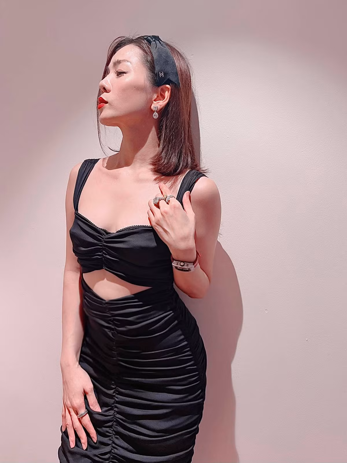 Thậm chí nữ ca sĩ từng bị chê ngực lép "như đàn ông".