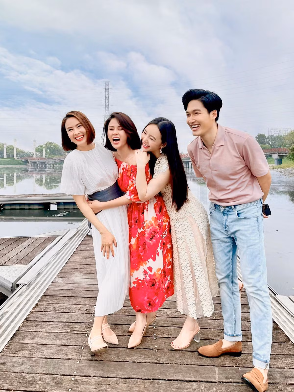 Dàn diễn viên bình luận sôi nổi về kết phim "Hướng dương ngược nắng" - Hình 3 Dan dien vien binh luan soi noi ve ket phim