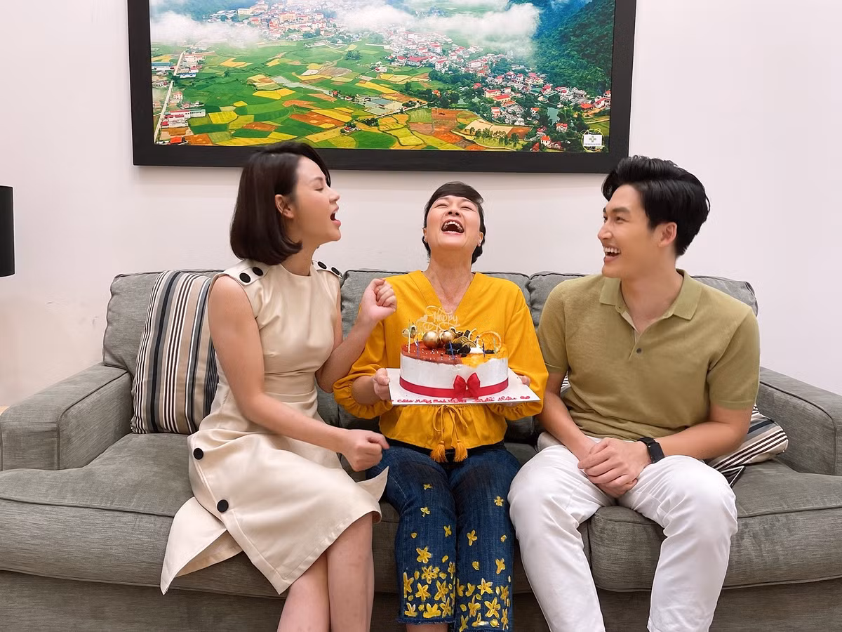 Dàn diễn viên bình luận sôi nổi về kết phim "Hướng dương ngược nắng" - Hình 2 Dan dien vien binh luan soi noi ve ket phim