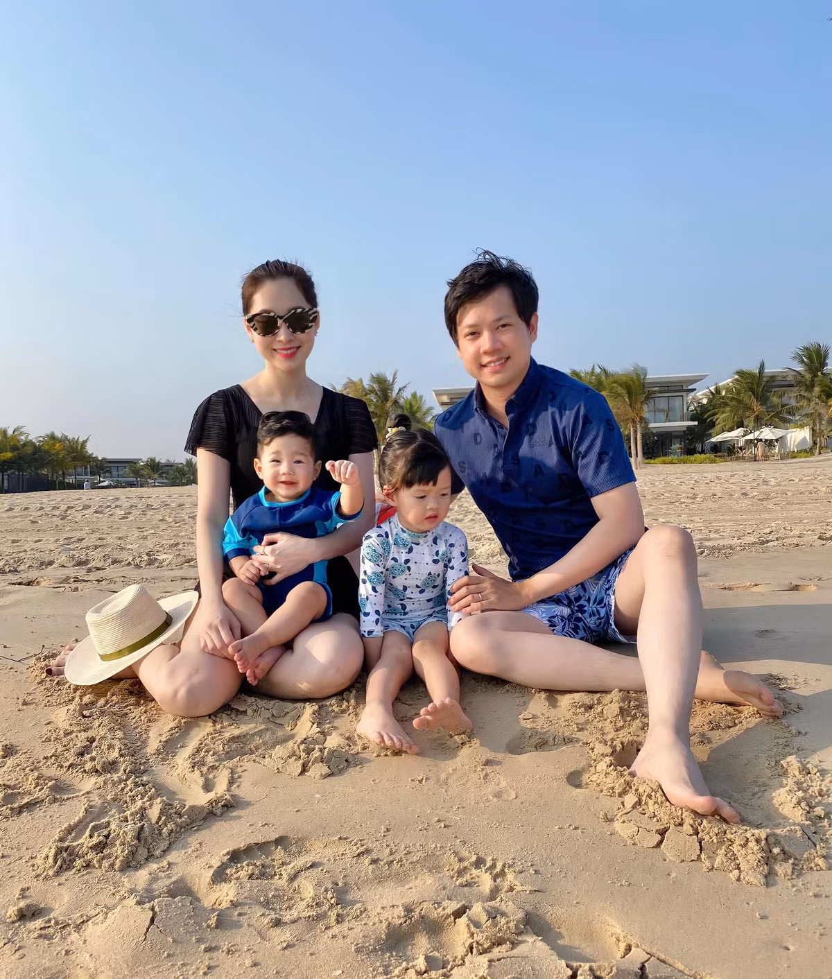 Đến nay Thu Thảo khá mãn nguyện với cuộc sống bên chồng trẻ và hai con.