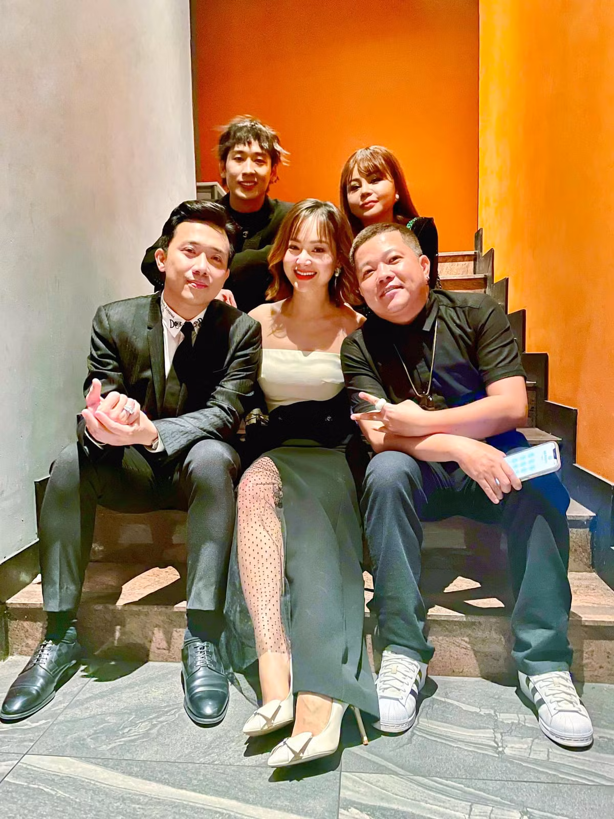 Lan Phương cũng chia sẻ, cô và Trấn Thành là bạn học cùng trường Sân khấu Điện ảnh TPHCM. Cả hai từng hợp tác trong nhiều dự án sân khấu. Nữ diễn viên tin vào Trấn Thành, đó là lý do cô lập tức nhận lời.