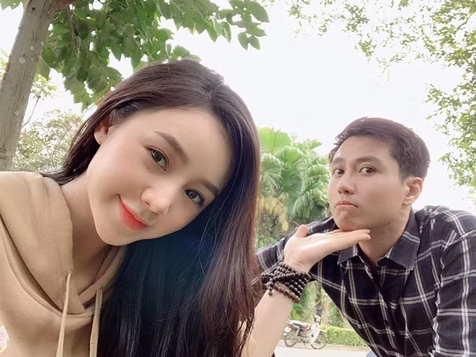 Quỳnh Kool thuộc thế hệ diễn viên nữ 9X tiềm năng hiện nay. Sau vai phụ trong Quỳnh búp bê, cô góp mặt trong loạt phim gồm Nàng dâu order, Nhà trọ Balanha, Đừng bắt em phải quên, Hướng dương ngược nắng. Bên cạnh lợi thế ngoại hình, diễn xuất của Quỳnh Kool được đánh giá ngày càng tiến bộ. Hạn chế đài từ cũng được cô khắc phục qua từng vai diễn.