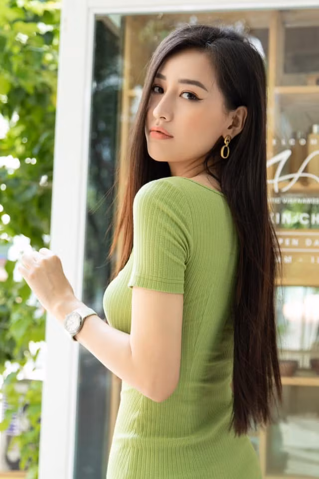 Trước diễn biến phức tạp của dịch COVID-19 ở Việt Nam, nhiều nghệ sĩ đã không về quê đón Tết Nguyên đán 2021 như thường lệ. Mai Phương Thúy quyết định ở lại TP.HCM trong dịp năm mới.