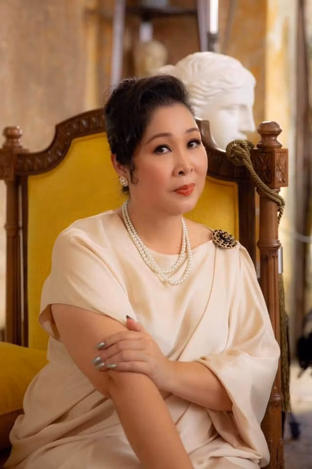 Ba Phuong Hang livestream: Nhin thang...“dao mo” nhieu goc khuat nguoi noi tieng?-Hinh-2