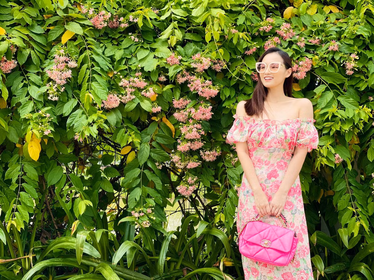 Lấy chồng đại gia nhưng hiện tại Lã Thanh Huyền đang là tổng giám đốc một công ty riêng và điều hành hệ thống siêu thị gia đình. Cô cũng có niềm đam mê với bất động sản và thường xuyên khoe nội thất trong các căn hộ đang ở khiến nhiều người trầm trồ.