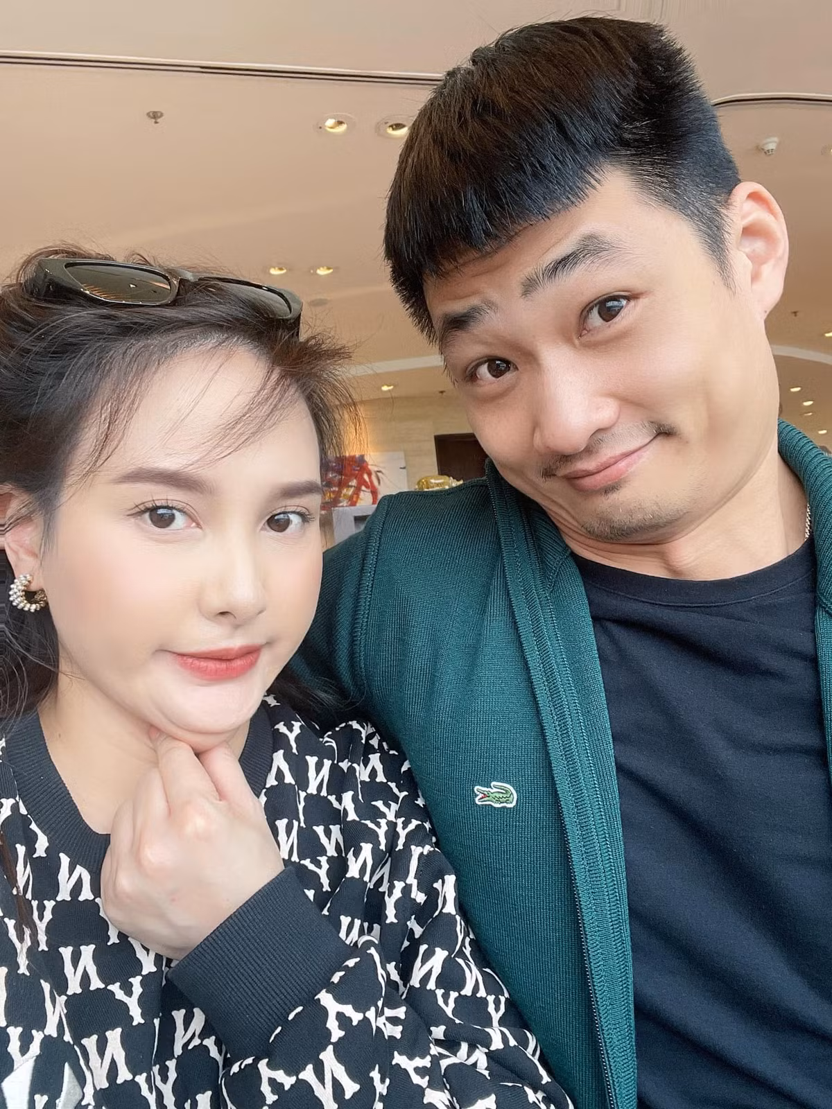 Đến thời điểm hiện tại cặp đôi đã có 11 năm hôn nhân. Trong quãng thời gian gắn bó, Đức Thắng luôn là điểm tựa, ủng hộ vợ cả trong công việc lẫn cuộc sống.