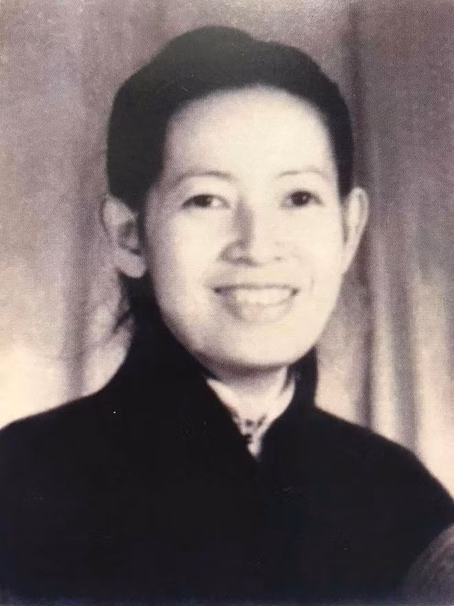 Tranh cai viec Hoa hau Ha Kieu Anh tiet lo minh la “cong chua“