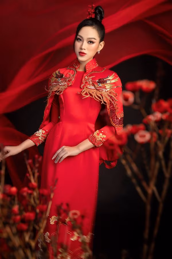 Đăng quang ngôi vị cao nhất, Hoa hậu Đỗ Thị Hà gây ấn tượng bằng nhan sắc ngọt ngào và dịu dàng của cô gái tuổi 19 đôi mươi.