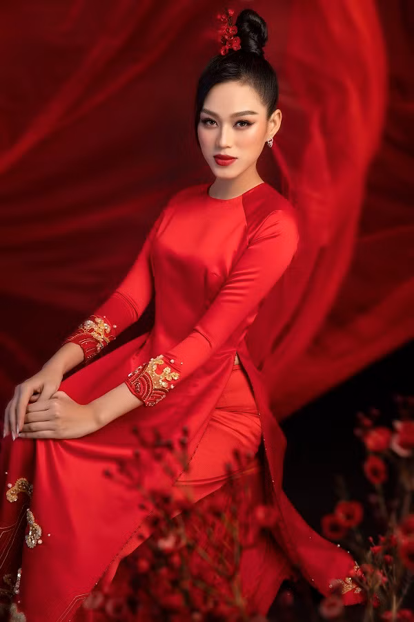 Trong 2 tháng đầu tiên của nhiệm kỳ, nàng hậu thực hiện tốt sứ mệnh của mình khi tham gia nhiều dự án thiện nguyện tại các tỉnh miền Trung.