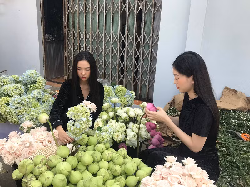 Đăng quang ngôi vị Á hậu tại Hoa hậu Việt Nam 2020, Thúy An chiếm được tình cảm của khán giả bởi vẻ đẹp dịu dàng, ngọt ngào.