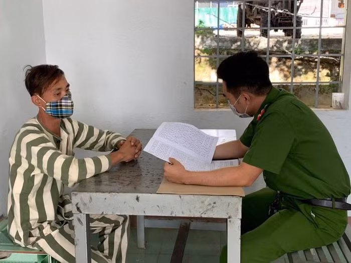Tin nóng 23/8: Nghi án góa phụ sát hại người yêu bên bờ suối - Hình 2 Tin nong 23/8: Nghi an goa phu sat hai nguoi yeu ben bo suoi-Hinh-2