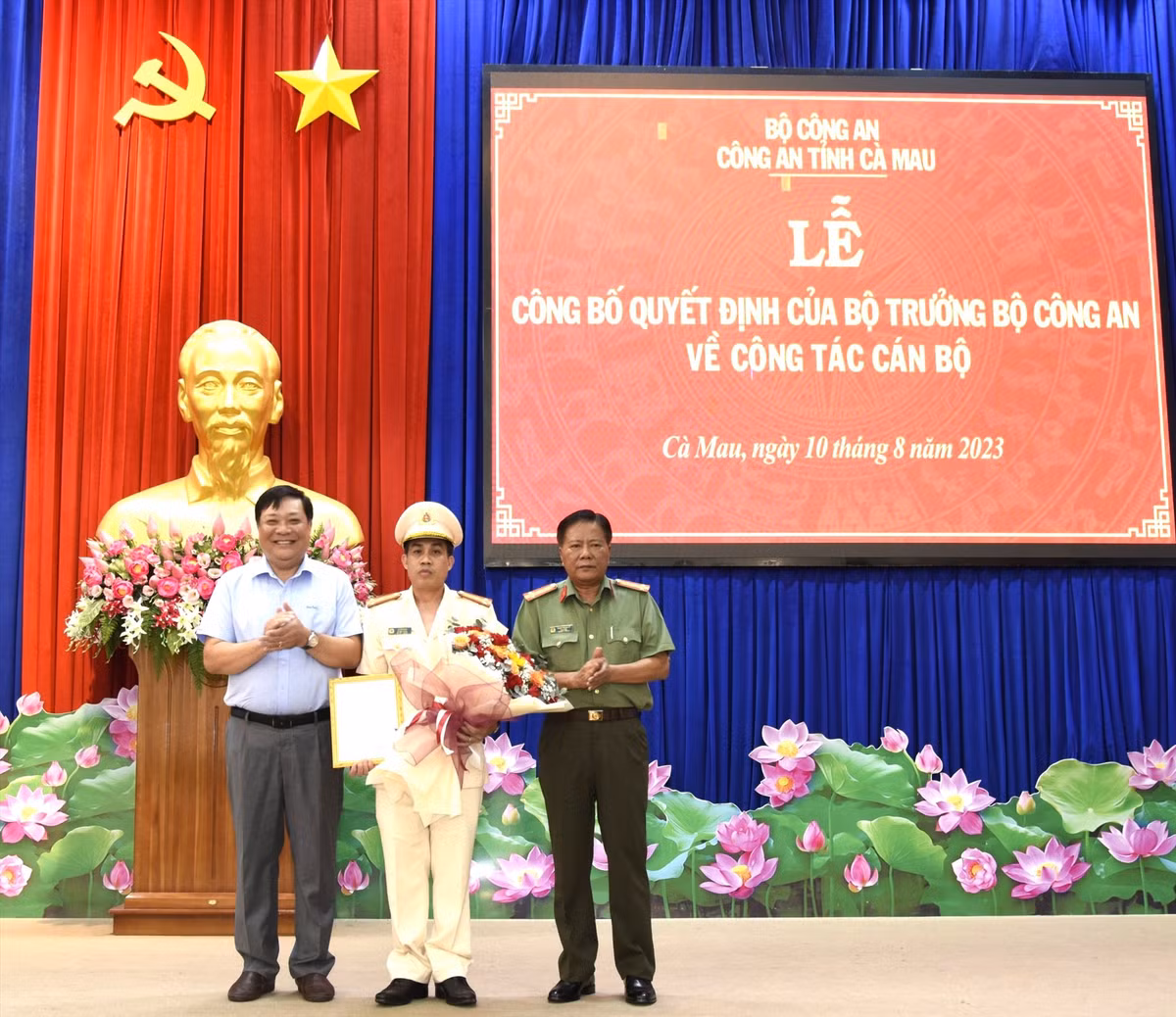 Ngày 10/8, Công an tỉnh Cà Mau tổ chức Lễ công bố quyết định của Bộ trưởng Công an về công tác cán bộ. Thừa ủy quyền của Bộ trưởng Công an, ông Phạm Thành Ngại, Phó Bí thư Thường trực Tỉnh ủy Cà Mau và đại tá Phạm Thành Sỹ, Giám đốc Công an tỉnh, trao quyết định và tặng hoa chúc mừng Thượng tá Lê Tấn Vinh, Trưởng Phòng Tham mưu Công an tỉnh được bổ nhiệm giữ chức vụ Phó Giám đốc Công an tỉnh Cà Mau. 