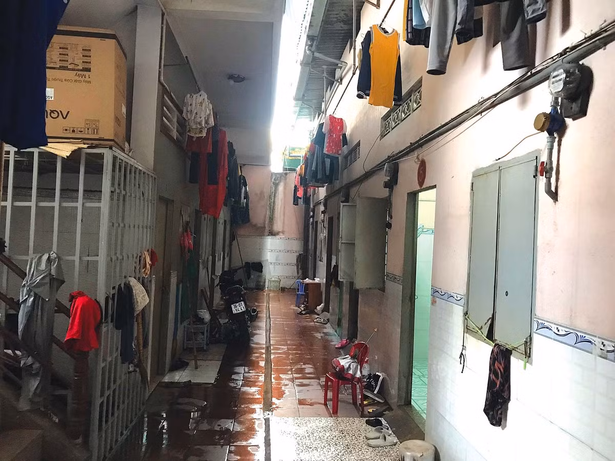 Mở rộng diện xác minh, trinh sát phát hiện Nguyễn Văn Nội đang có mặt tại khu nhà trọ ở Hà Nội của một số sinh viên (cùng ngụ xã Phương Độ). Đến 2h ngày 23/1/2011, khi tìm ra được nhà trọ nơi Nguyễn Văn Nội trú ẩn thì gã vừa rời khỏi đó. Bằng các biện pháp nghiệp vụ, cơ quan công an phát hiện Nguyễn Văn Nội đang di chuyển về Hà Giang. Ngay chiều tối hôm đó, tổ trinh sát quay ngược về Hà Giang, chờ đón lõng đối tượng tại khu vực gần nhà gã. Khoảng 8h ngày 24/1/2011, kẻ giết người đầu tiên đã sa lưới, khi vừa về gần tới nhà. (Ảnh minh họa, nguồn Internet) 
