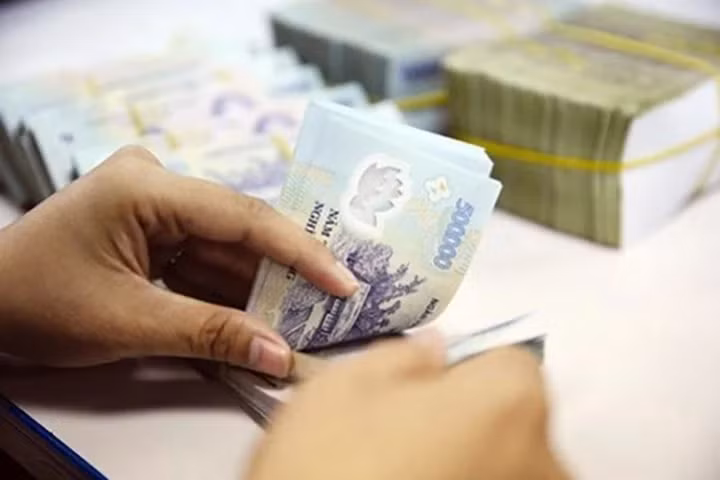 Bắt Tùng “Phòng”, Khánh “Muộn” và đồng bọn về hành vi cho vay lãi nặng Bat Tung “Phong”, Khanh “Muon” va dong bon ve hanh vi cho vay lai nang