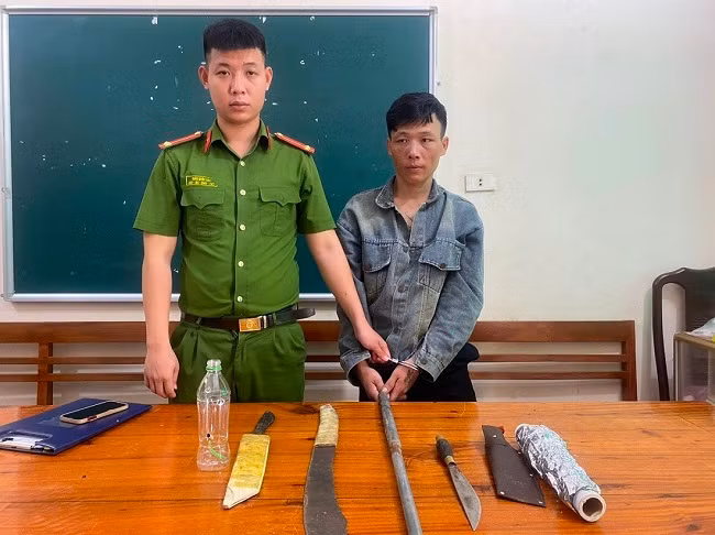 Xây “chuồng cọp” và thủ vũ khí nóng để mua bán ma túy Xay “chuong cop” va thu vu khi nong de mua ban ma tuy