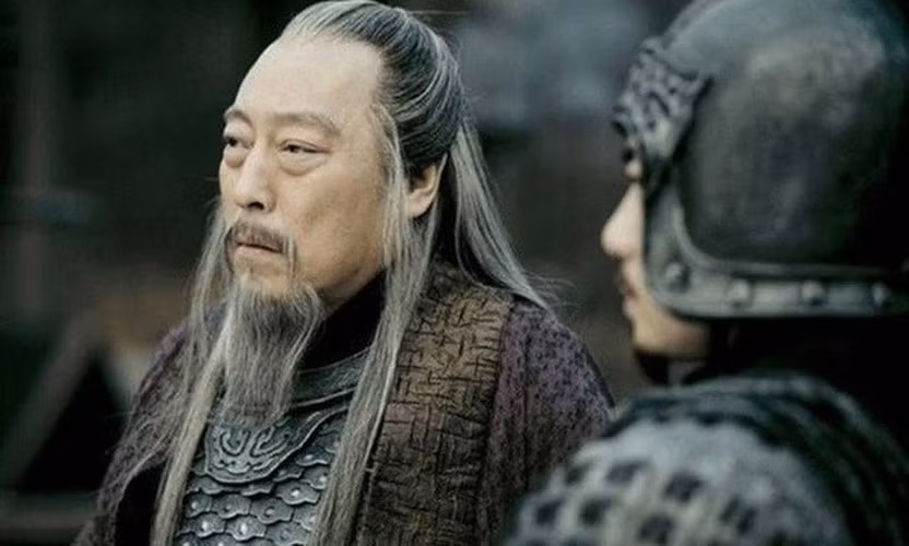 Do đó, dù chiêu mộ lệnh Tư Mã Ý nhưng Tào Tháo không giao trọng trách quan trọng nào, bao gồm cả binh quyền. Thậm chí, Tào Tháo luôn đề phòng và nhắc nhở con trai là Tào Phi rằng Tư Mã Ý có tướng phản trắc, ắt sẽ không chịu đứng mãi ở dưới chân người khác.