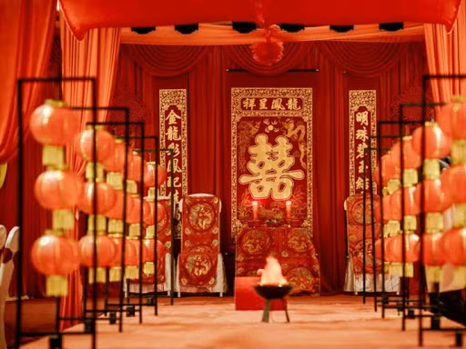 Nếu nam nữ chưa kết hôn không may chết sớm thì cha mẹ sẽ tổ chức âm hôn cho họ. Mục đích của việc này là giúp người chết được hạnh phúc, bình an khi ở thế giới bên kia và không quấy nhiễu cuộc sống của những người thân trong gia đình.