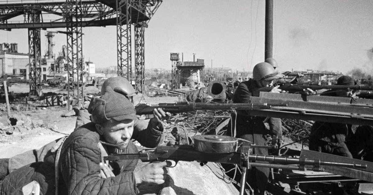Đến cuối tháng 1/1943, Liên Xô tiêu diệt được 2/3 binh lực của phát xít Đức và bắt sống số tàn quân còn lại, bao gồm tư lệnh Tập đoàn quân số 6 Paulus và 24 viên tướng.