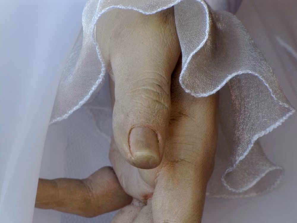 Ban đầu, nhiều người cho rằng đó là ma-nơ-canh được chế tác tinh xảo trông giống như người thật.