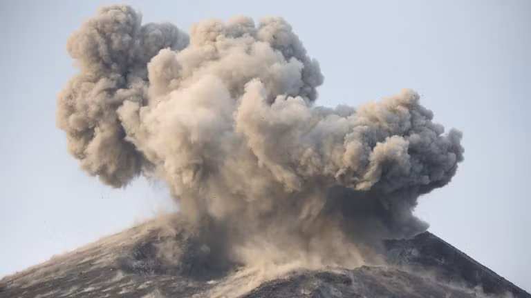 Không ai có thể ngờ rằng, chỉ mấy ngày sau đó, núi lửa Krakatoa thực sự phun trào dữ dội và nhiều người thiệt mạng trong thảm họa kinh hoàng này. Từ đó, nhiều người đọc lại bài viết của Samson thì thấy những điều đã xảy ra hoàn toàn trùng khớp với giấc mơ tiên tri nhưng không ai có thể lý giải được sự việc xảy ra như thế nào.
