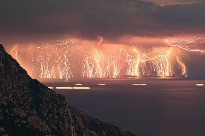 Dòng sông Catatumbo ở Venezuela là một trong những địa điểm đặc biệt nhất thế giới. Nơi đây được mệnh danh là con sông bị "trời phạt".