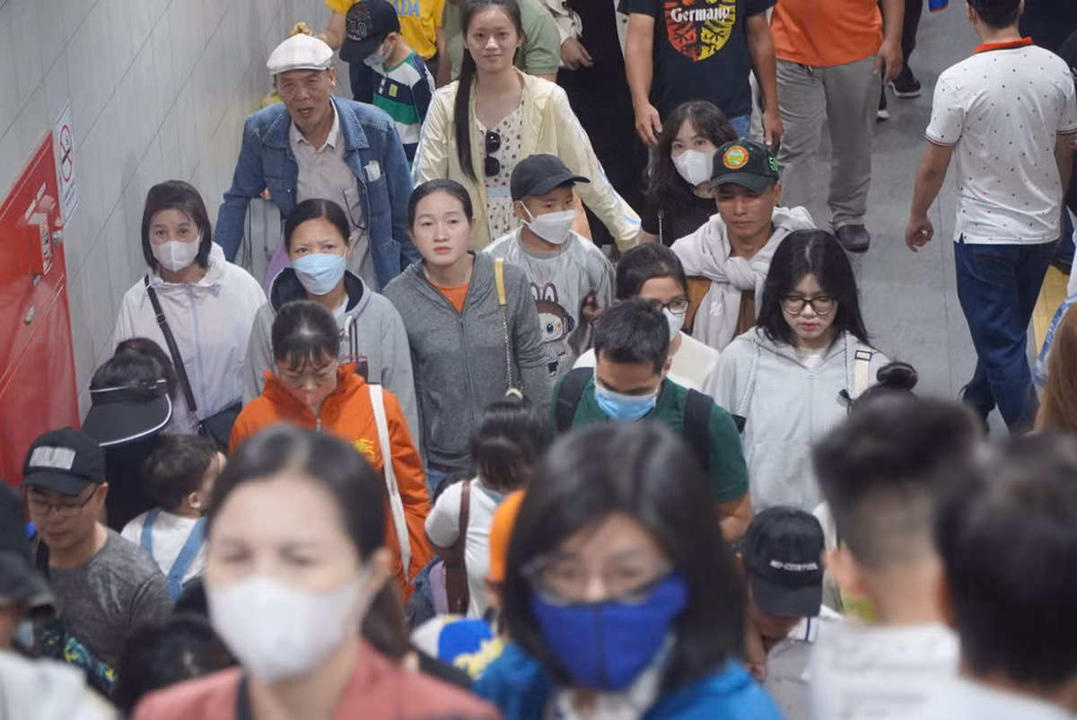 TPHCM: Hang ngan nguoi dan do ve khu trung tam vui choi Tet Duong lich 2025-Hinh-2