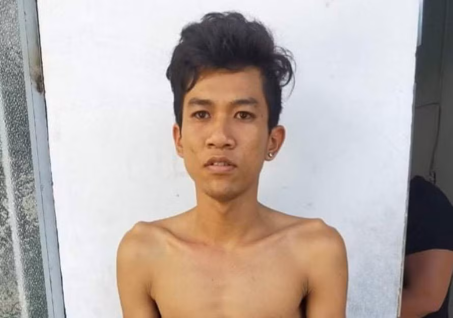  Đâm chết người vì chặn xe xin đểu bất thành: Nguyễn Văn Thắng (23 tuổi), Trần Văn Tấn (biệt danh "Núi lửa", 30 tuổi) và Trần Hoàng Trọng (30 tuổi đều ngụ TP. Mỹ Tho, Tiền Giang) đã chặn xe máy của anh Nguyễn Hoàng Phúc (33 tuổi, ngụ TP. Mỹ Tho) xin tiền ăn khuya nhưng không được, dẫn đến đánh nhau. Trong lúc giằng co, Thắng dùng dao đâm Phúc tử vong. Ngày 15/5, Công an tỉnh Tiền Giang đã bắt tạm giam các đối tượng để điều tra. 